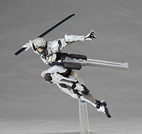 Metal Gear Rising: Revengeance - Raiden - Revoltech #140EX - White Armor ver. (Kaiyodo)