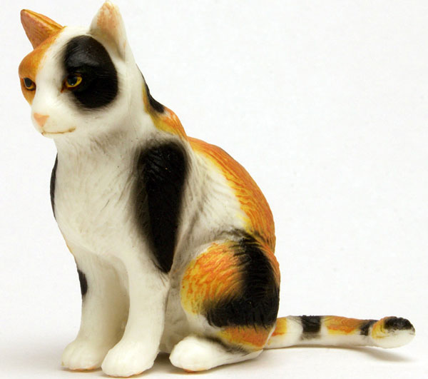 Adorable calico kitten figurine playful pose ceramic cold painted Japan  vintage cm1462