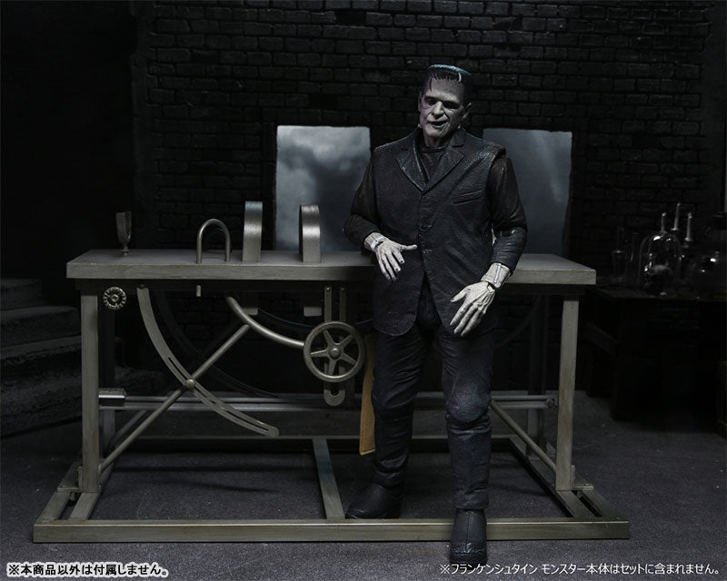 Universal Monsters / Frankenstein: 7 Inch Action Figure Accessory Pack