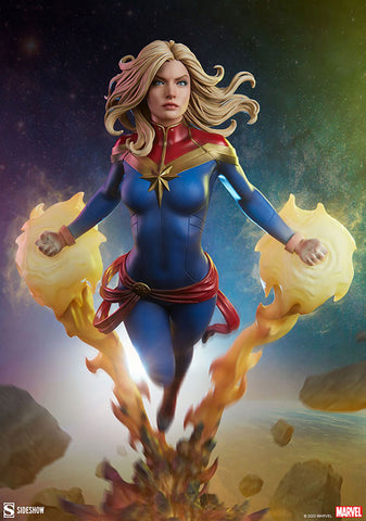 "Marvel Comics" Premium Format Figure Captain Marvel (Sparkle Fist)