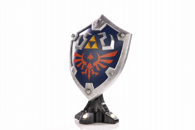 The Legend of Zelda: Breath of the Wild / Hylian Shield PVC Stand Model Collector's Edition