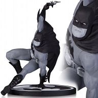Batman - Batman Black & White Statue: Bryan Hitch