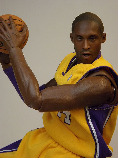 1/6 Real Masterpiece Collectible Figure - NBA Collection: Kobe Bryant