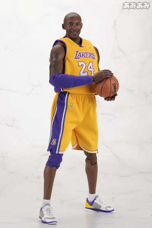 1/6 Real Masterpiece Collectible Figure - NBA Collection: Kobe Bryant