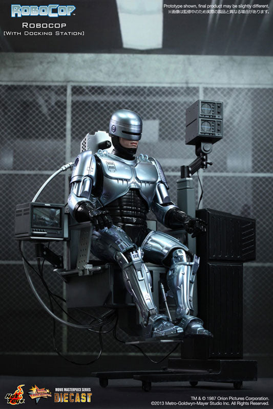 Movie Masterpiece DIECAST - Robocop 1/6 Scale Figure: Robocop w/Docking Station