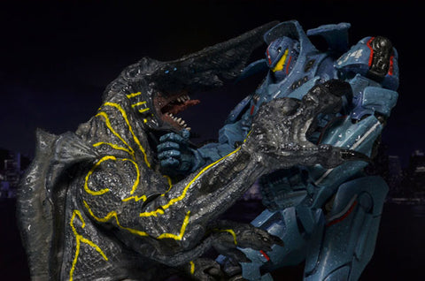 Pacific Rim 7 Inch DX Action Figure 2 Pack (Gypsy Danger VS. Knifehead)