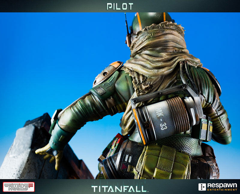 Titan Fall / Titan Pilot Statue