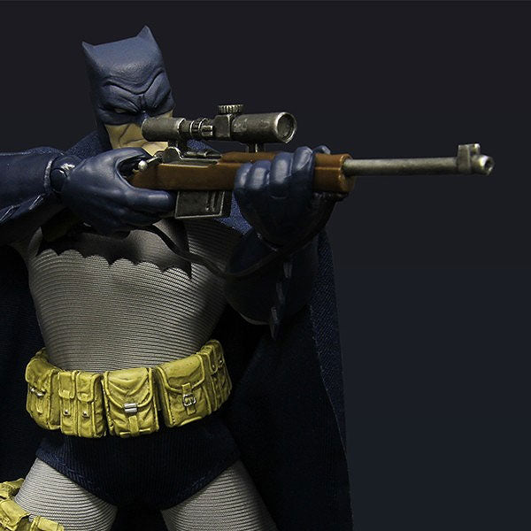 Batman:The Dark Knight Returns - Mezco Direct Limited Batman 1/12 Action Figure