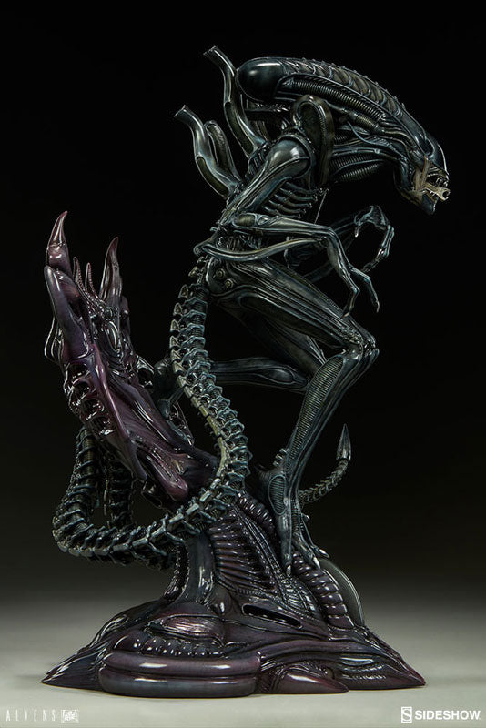 "Aliens" Statue Alien Warrior