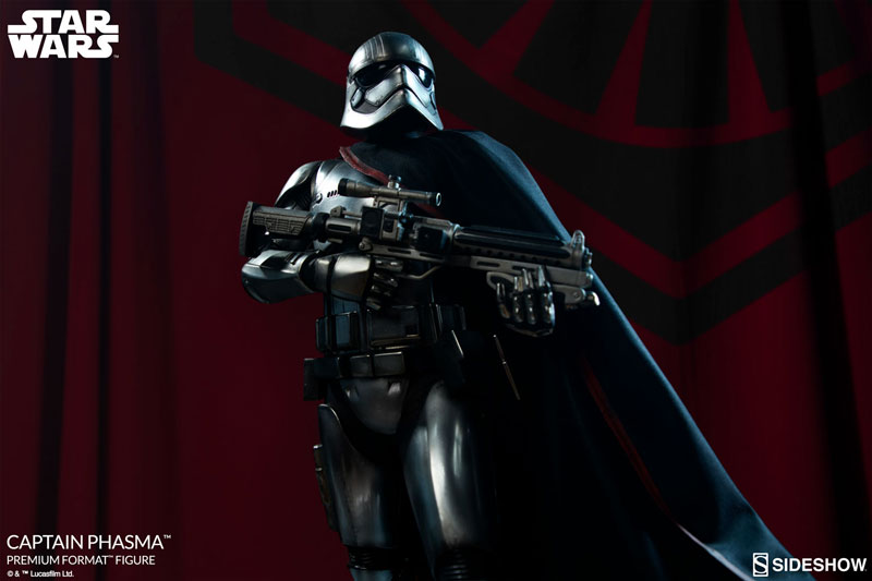 Star Wars: The Force Awakens - Premium Format Figure: Captain Phasma