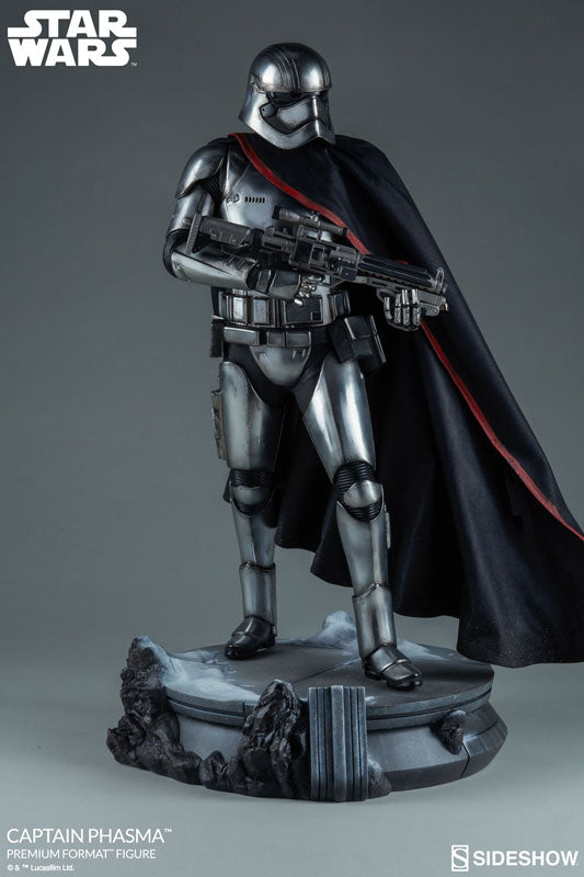 Star Wars: The Force Awakens - Premium Format Figure: Captain Phasma