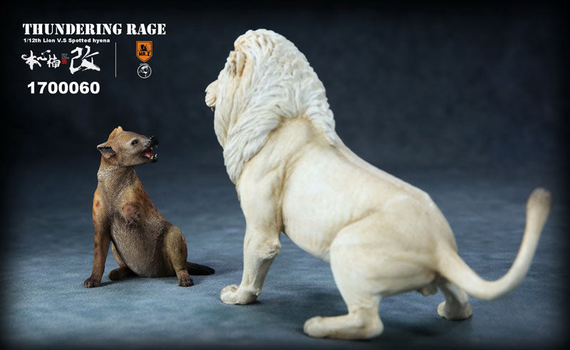 1/12 Lion VS Hyena Statue Light Color