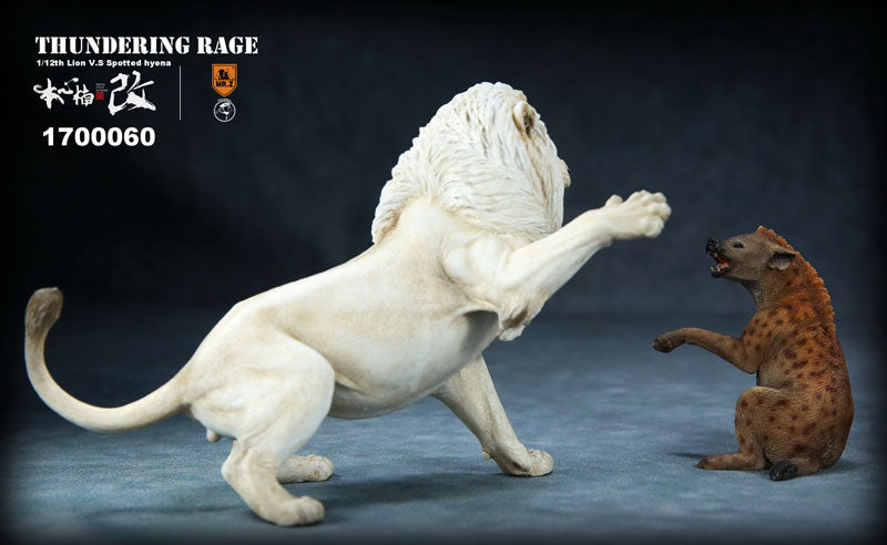 1/12 Lion VS Hyena Statue Light Color