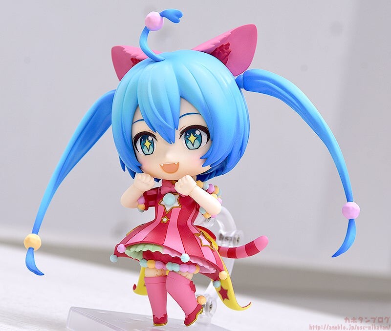 Hatsune Miku - Nendoroid #2045 - Wonderland SEKAI Ver. (Good Smile Company)